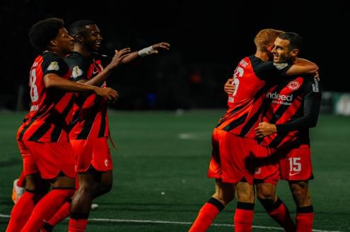 مرموش يشارك في تأهل آينتراخت فرانكفورت إلى دور الـ16 بكأس ألمانيا